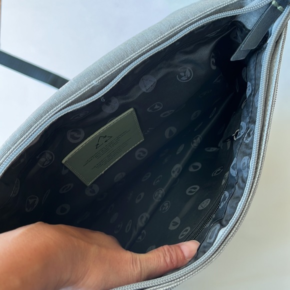 Bugatti Reborn Backpack - Picture 8 of 11